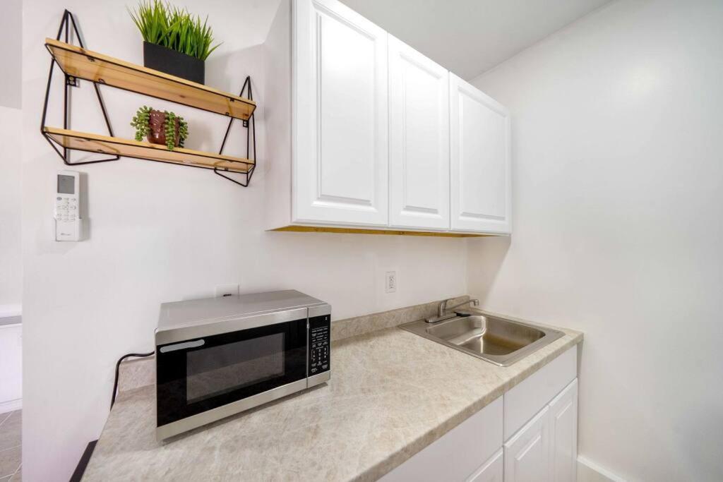Pool House Near Chinatown Vegas Wifl-sleeps 9 *