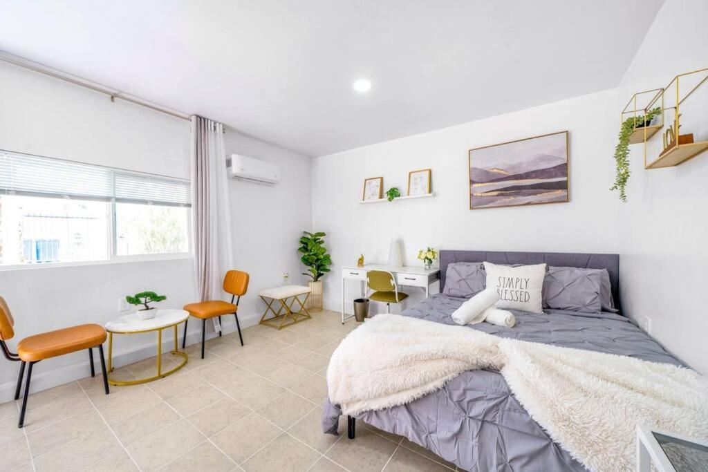 Pool House Near Chinatown Vegas Wifl-sleeps 9 Holiday home Las Vegas