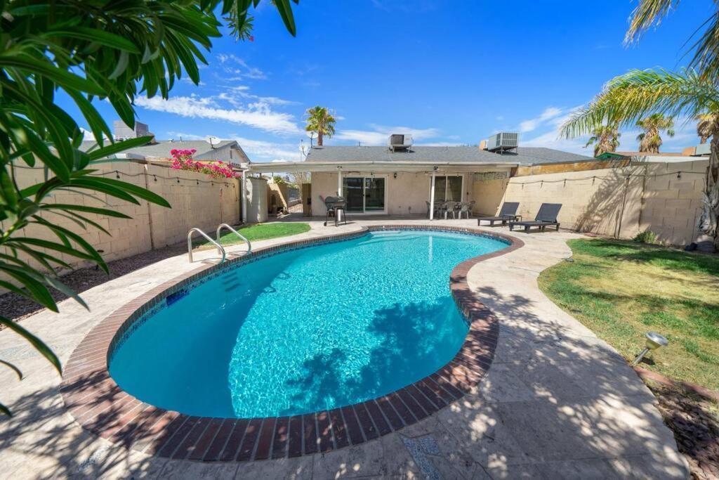 Holiday home Pool House Near Chinatown Vegas Wifl-sleeps 9 *