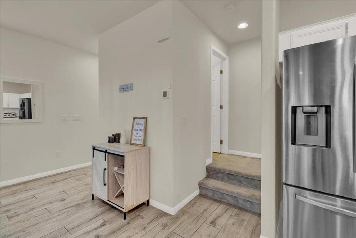 Serenity Retreat: 3br, Heated Pool, Parking *