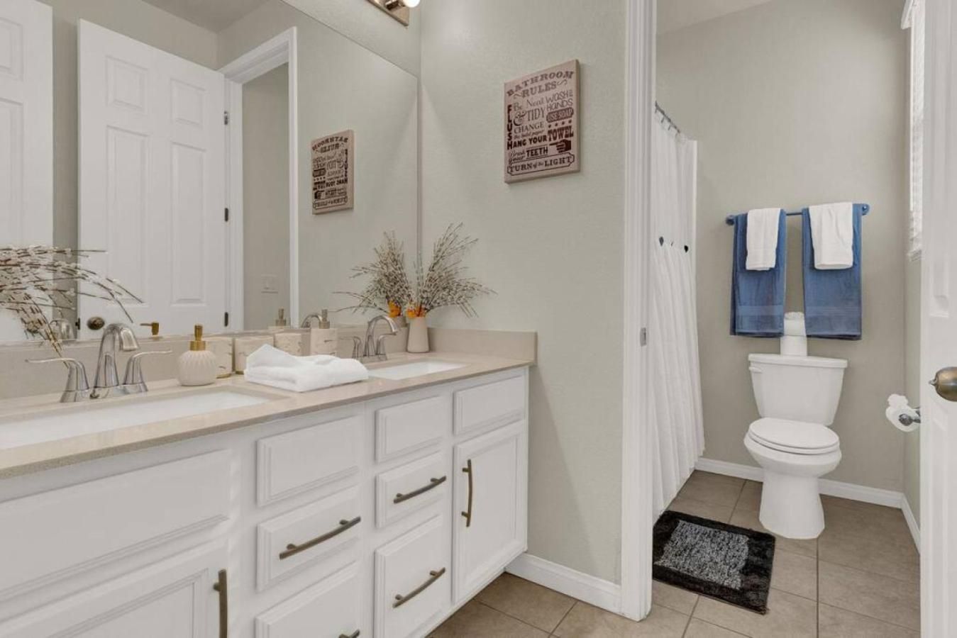 Serenity Retreat: 3br, Heated Pool, Parking Las Vegas