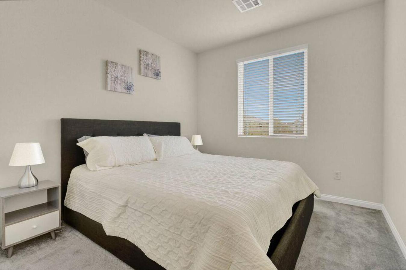 Holiday home Serenity Retreat: 3br, Heated Pool, Parking *