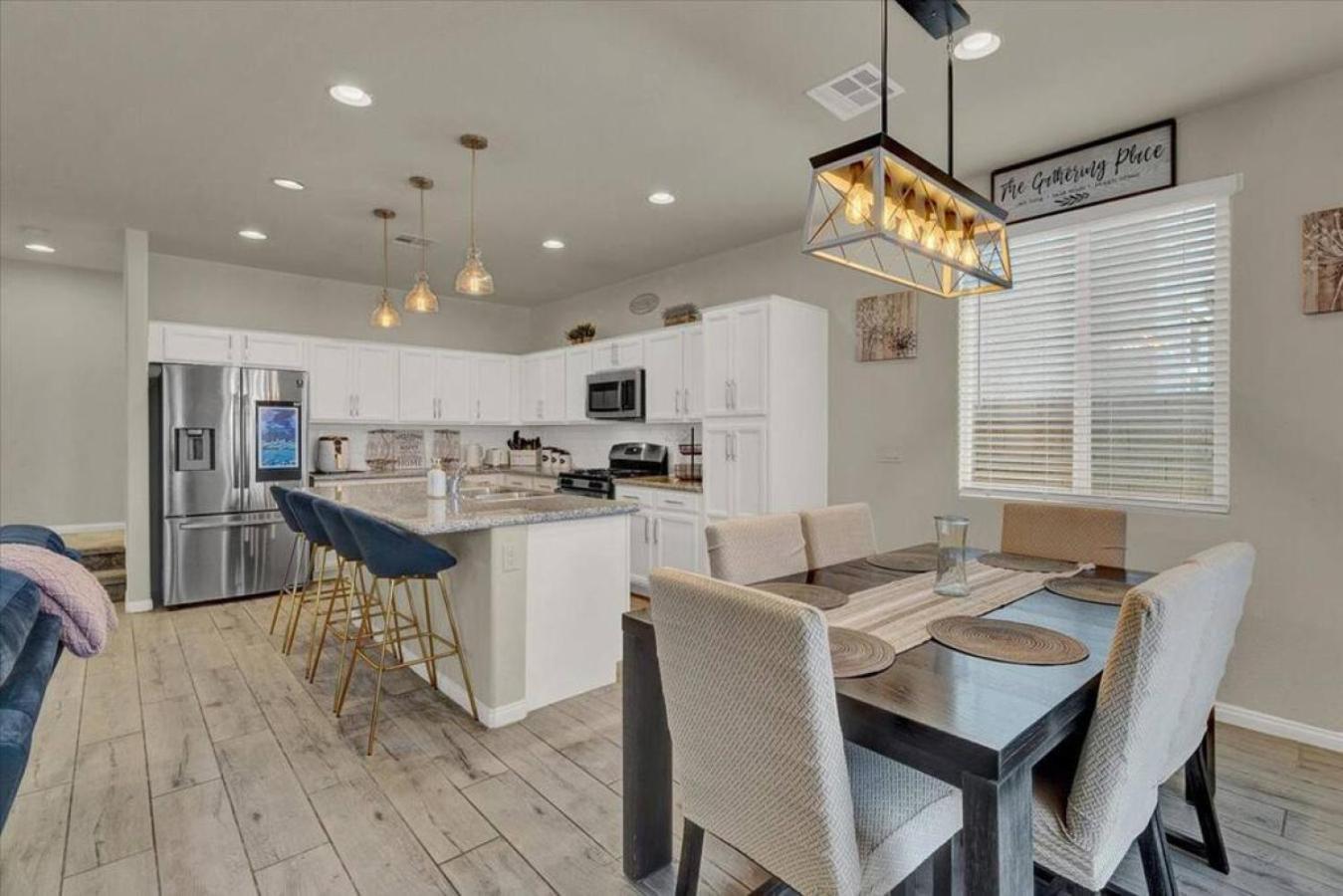 Serenity Retreat: 3br, Heated Pool, Parking * Las Vegas