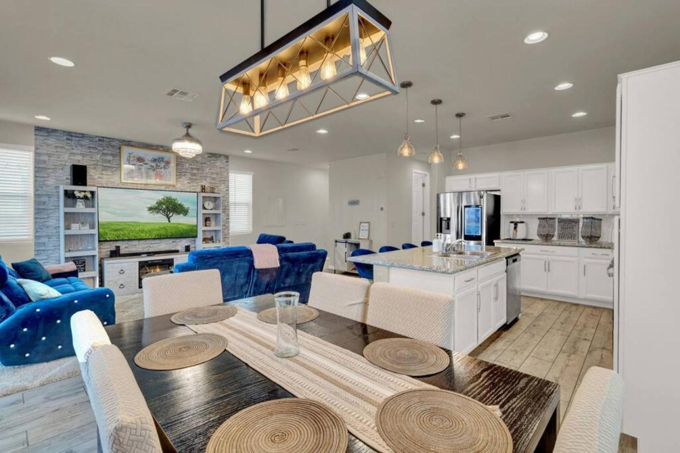 Serenity Retreat: 3br, Heated Pool, Parking * Las Vegas