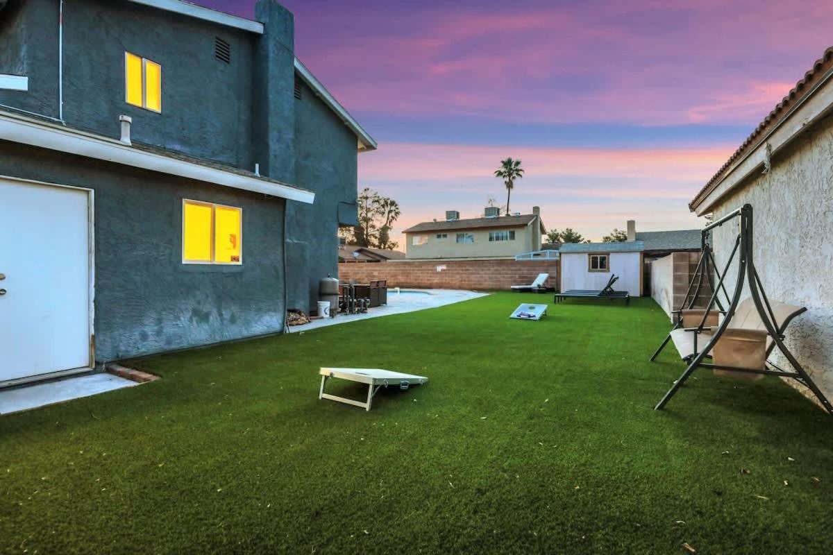 Holiday home Newly Renovated Modern Oasis W Pool Mins To Strip *