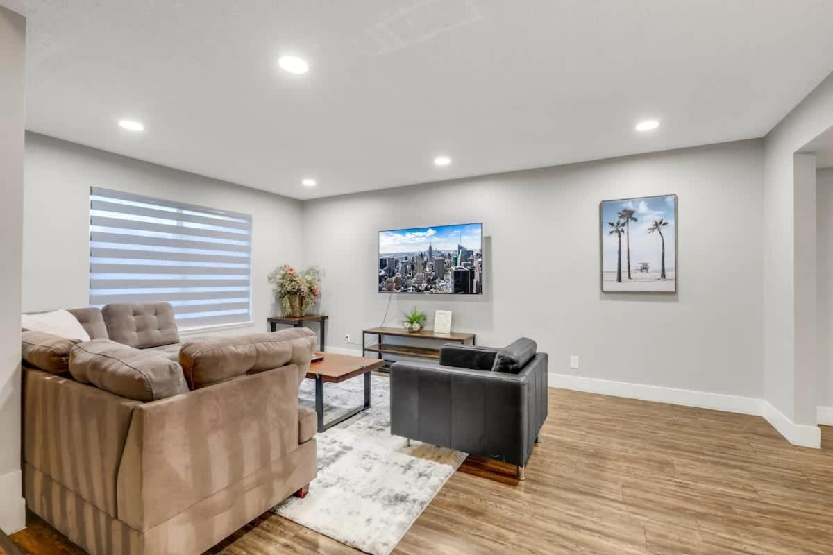 Newly Renovated Modern Oasis W Pool Mins To Strip Holiday home Las Vegas