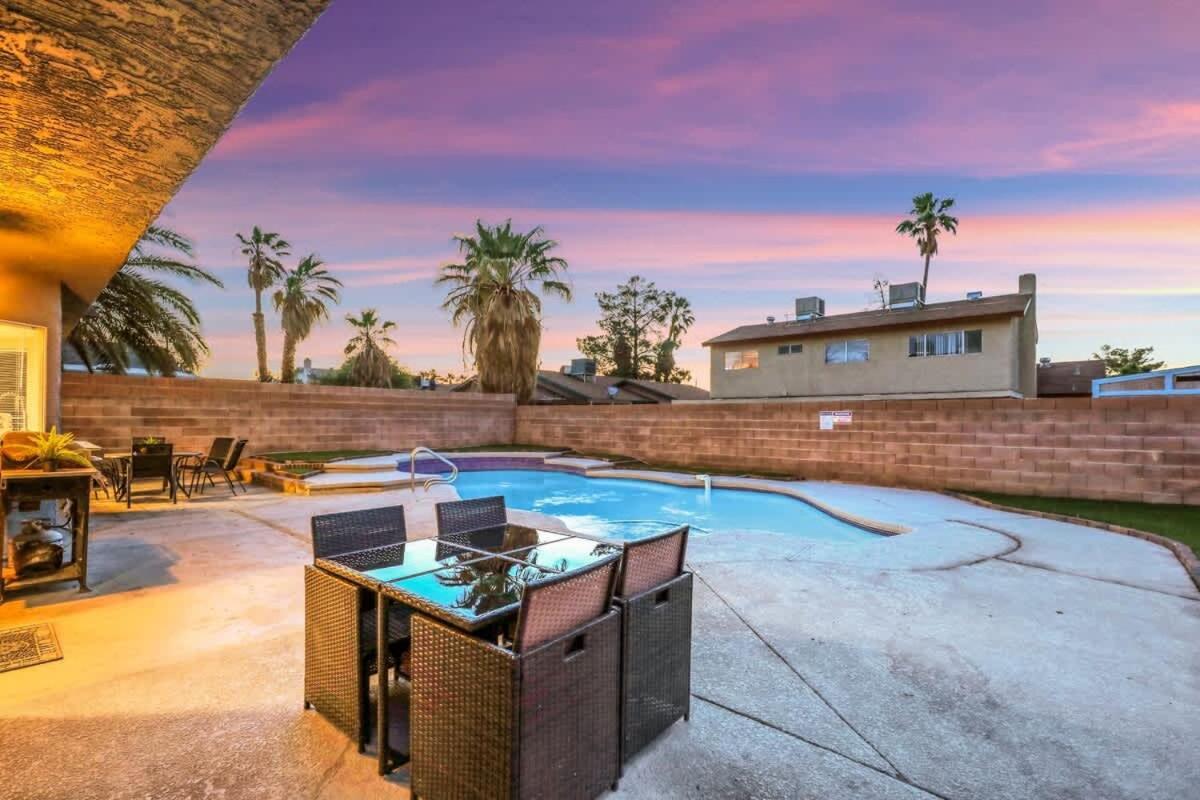 Newly Renovated Modern Oasis W Pool Mins To Strip *