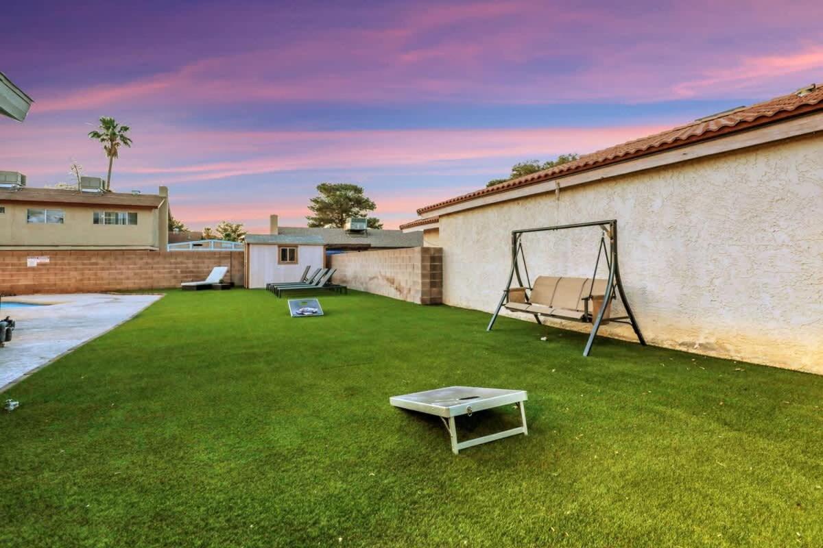 Newly Renovated Modern Oasis W Pool Mins To Strip Holiday home *