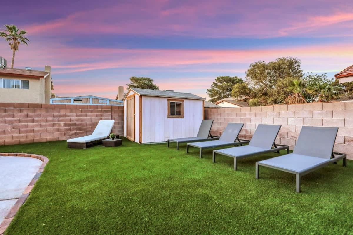 Newly Renovated Modern Oasis W Pool Mins To Strip Las Vegas