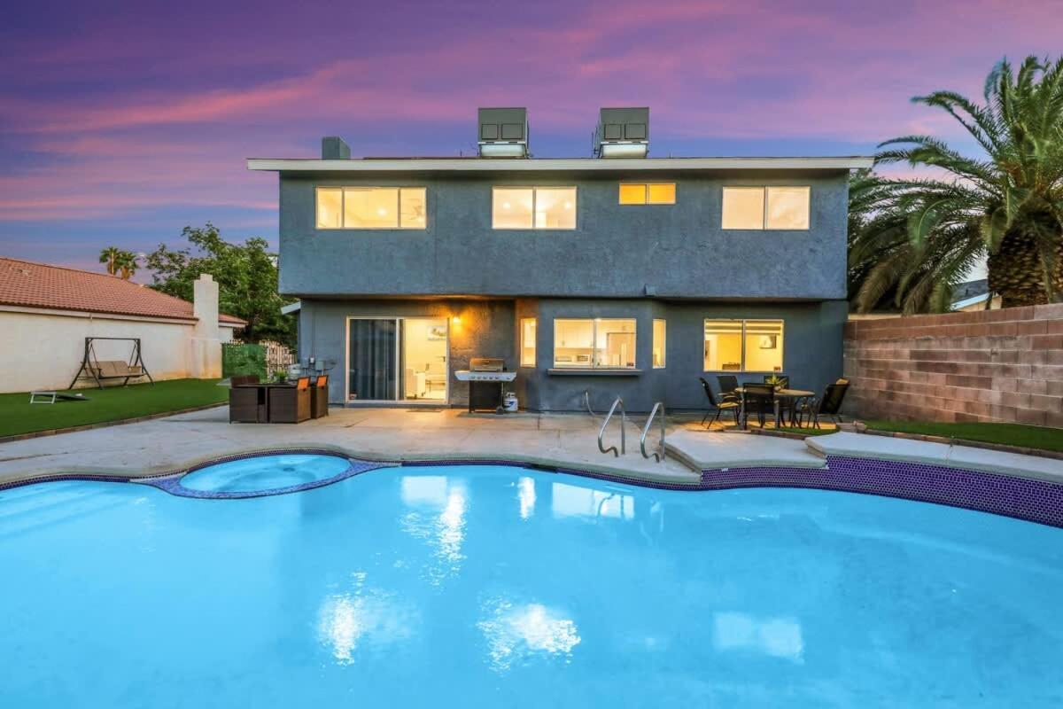 Newly Renovated Modern Oasis W Pool Mins To Strip Holiday home *