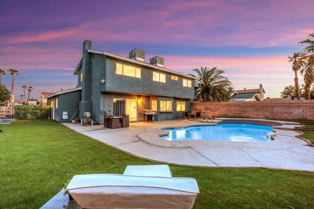 Holiday home Newly Renovated Modern Oasis W Pool Mins To Strip *