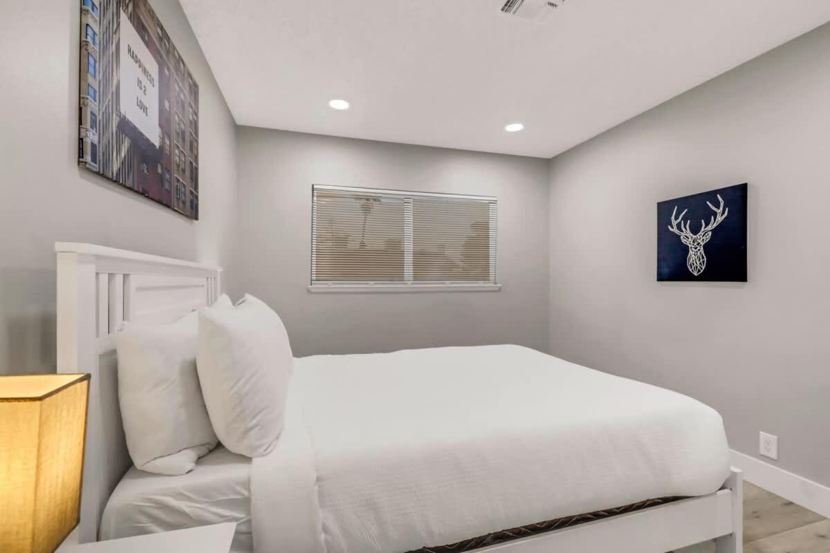 Newly Renovated Modern Oasis W Pool Mins To Strip *
