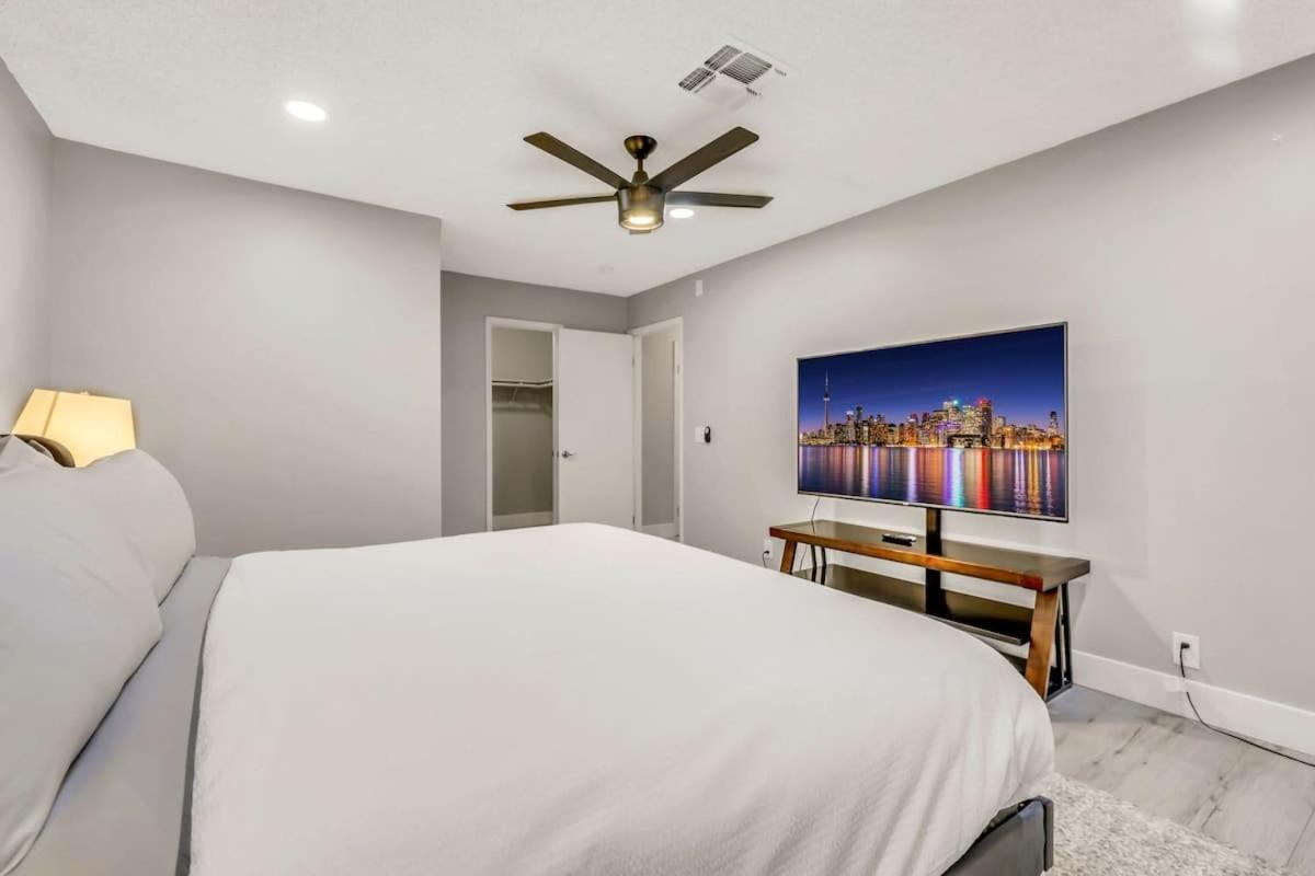 Holiday home Newly Renovated Modern Oasis W Pool Mins To Strip Las Vegas