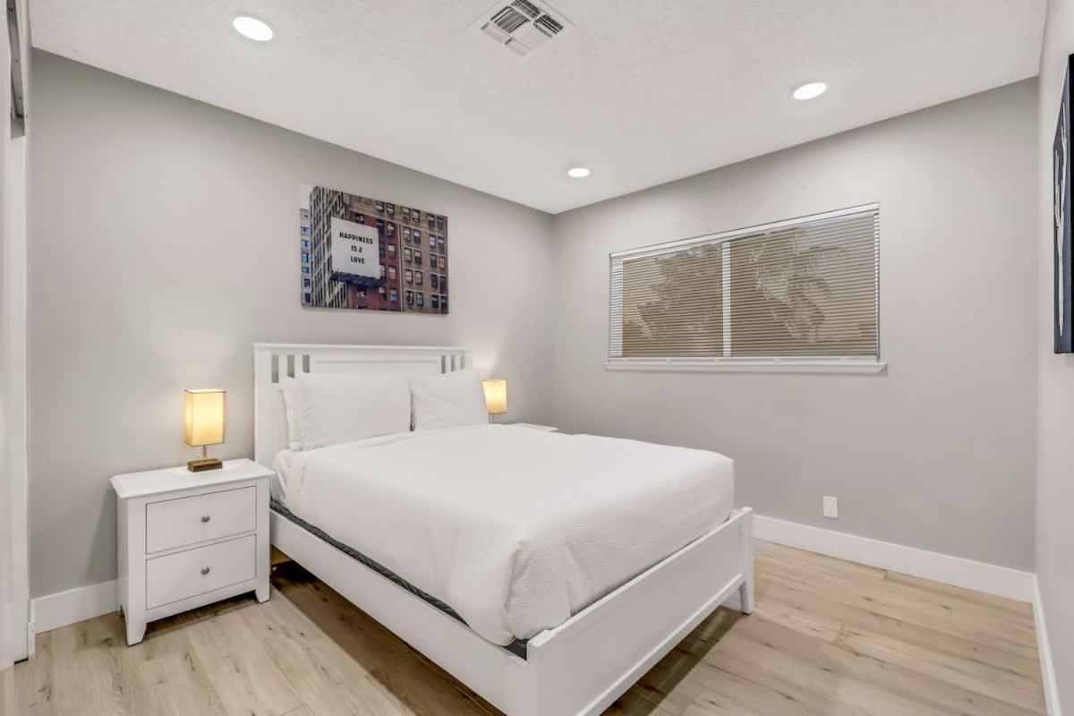 Newly Renovated Modern Oasis W Pool Mins To Strip