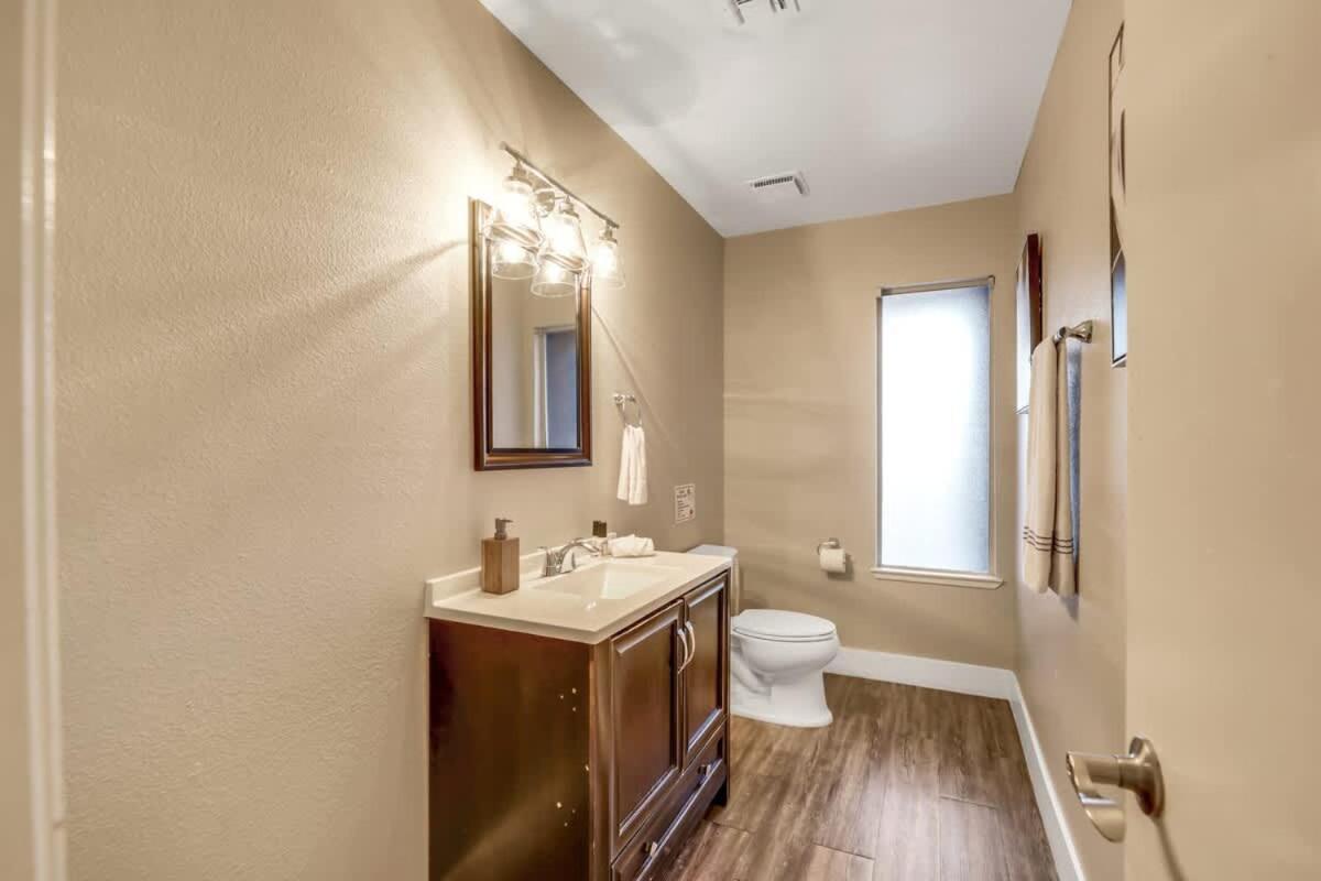 Holiday home Newly Renovated Modern Oasis W Pool Mins To Strip Las Vegas