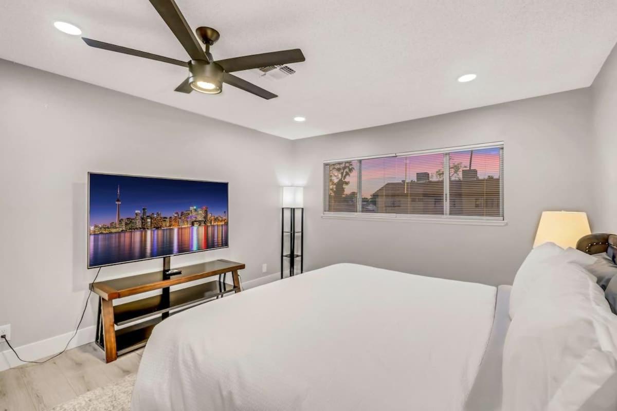 Newly Renovated Modern Oasis W Pool Mins To Strip Holiday home