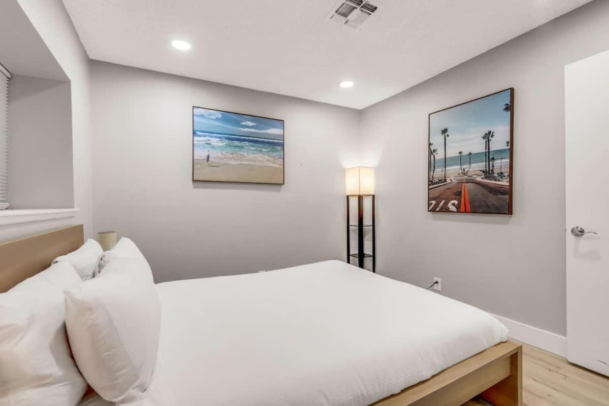Newly Renovated Modern Oasis W Pool Mins To Strip Holiday home *
