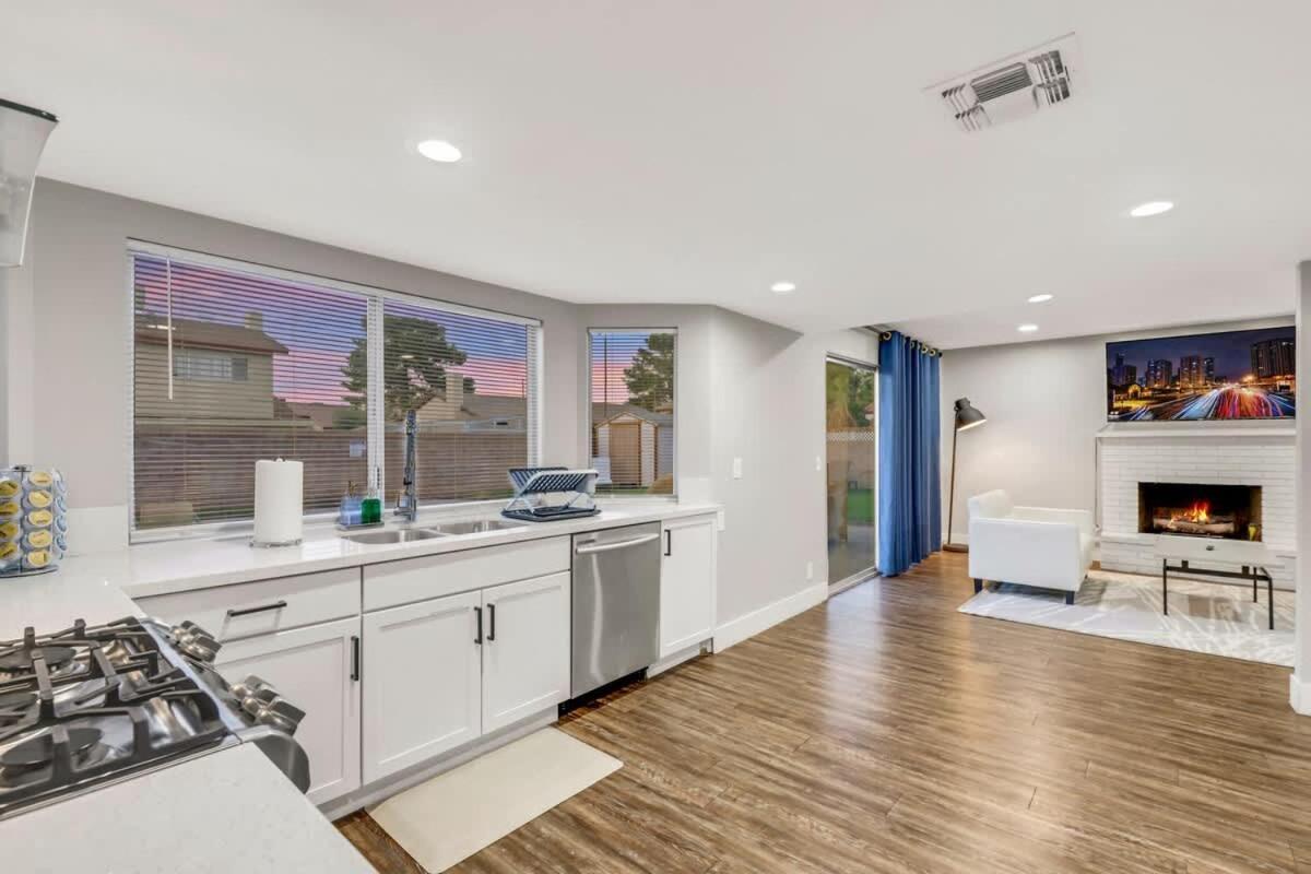 Newly Renovated Modern Oasis W Pool Mins To Strip Holiday home Las Vegas