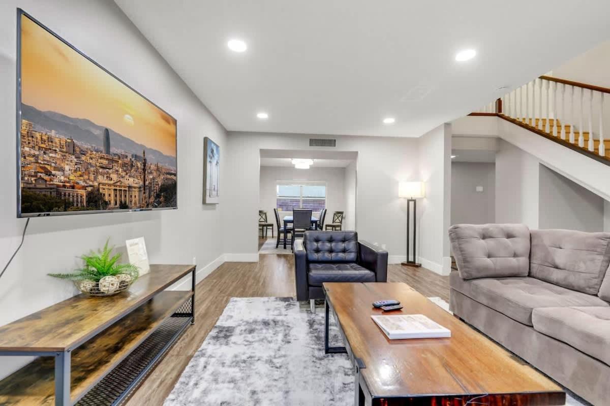 Newly Renovated Modern Oasis W Pool Mins To Strip *