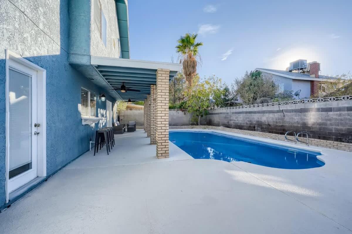 Tropical House With Heated Pool 10 Min To Strip Holiday home Las Vegas