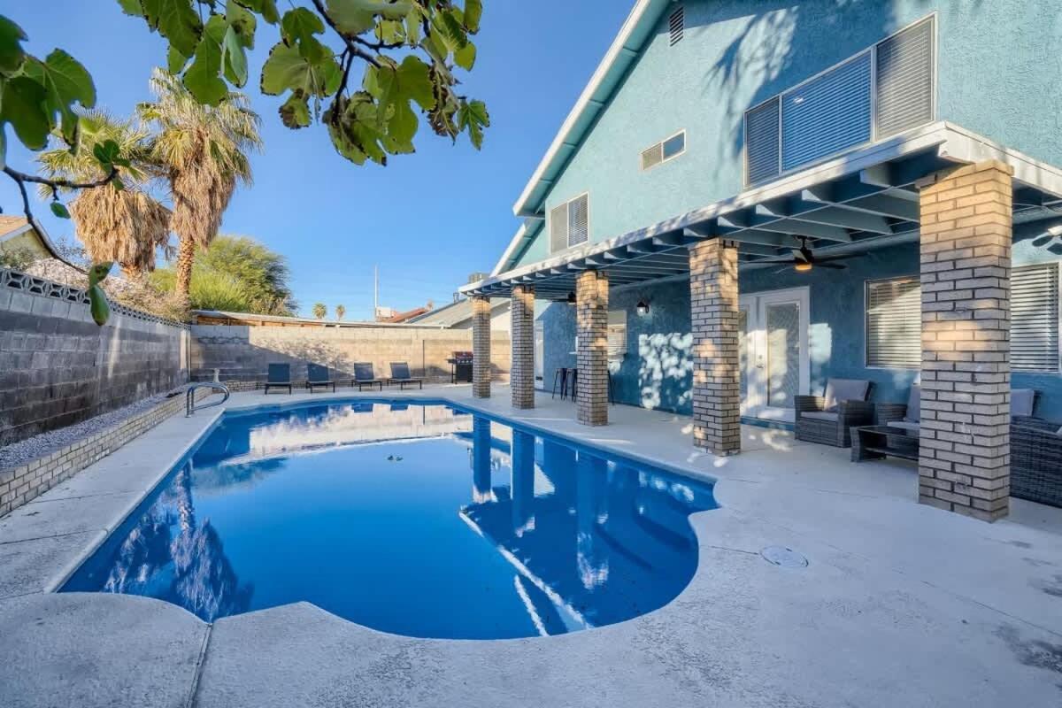 Tropical House With Heated Pool 10 Min To Strip Holiday home
