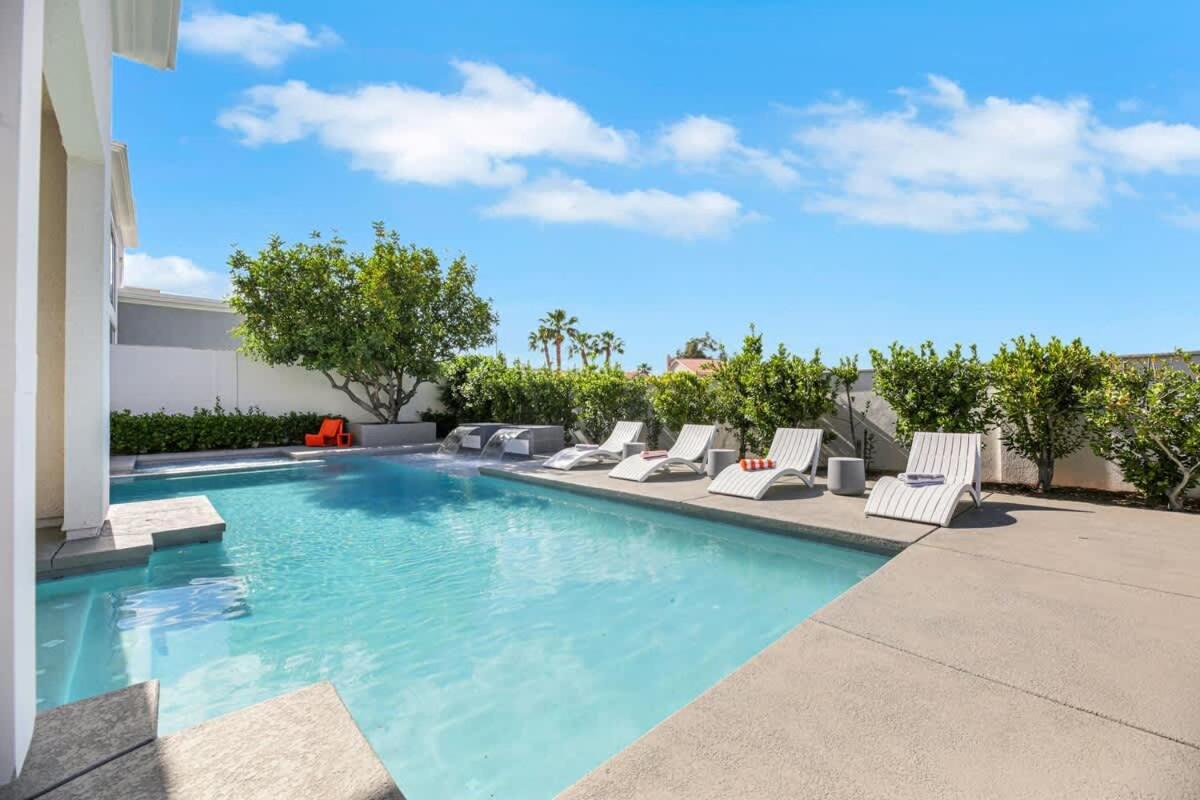 Ultra Luxe Loft 15min To Strip With Heated Pool