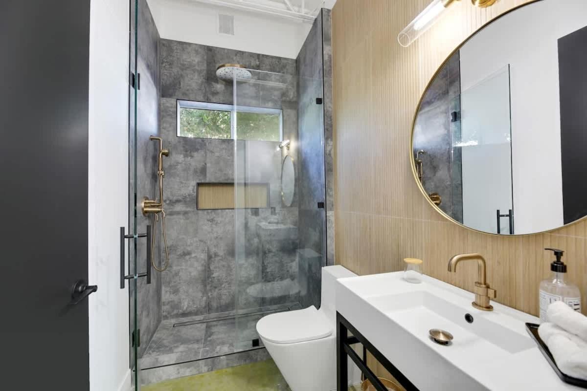 Ultra Luxe Loft 15min To Strip With Heated Pool Holiday home