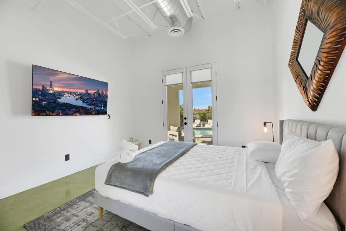 Ultra Luxe Loft 15min To Strip With Heated Pool Holiday home Las Vegas