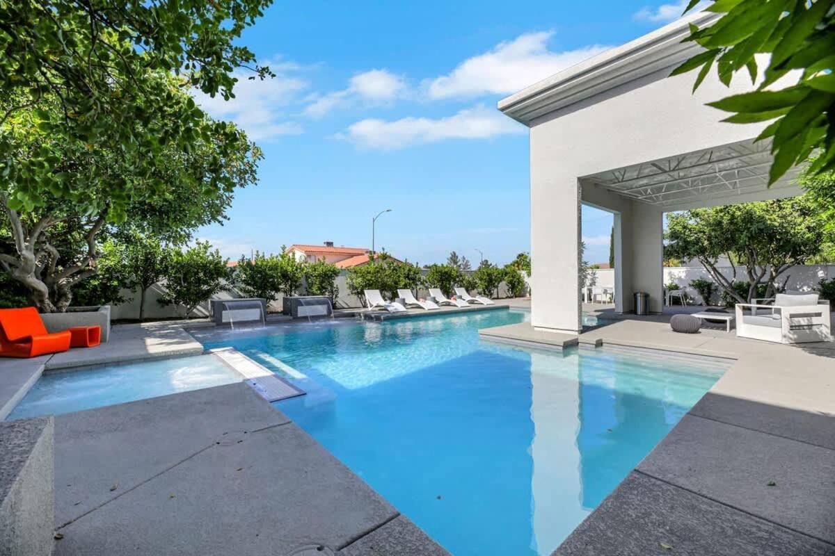 Holiday home Ultra Luxe Loft 15min To Strip With Heated Pool