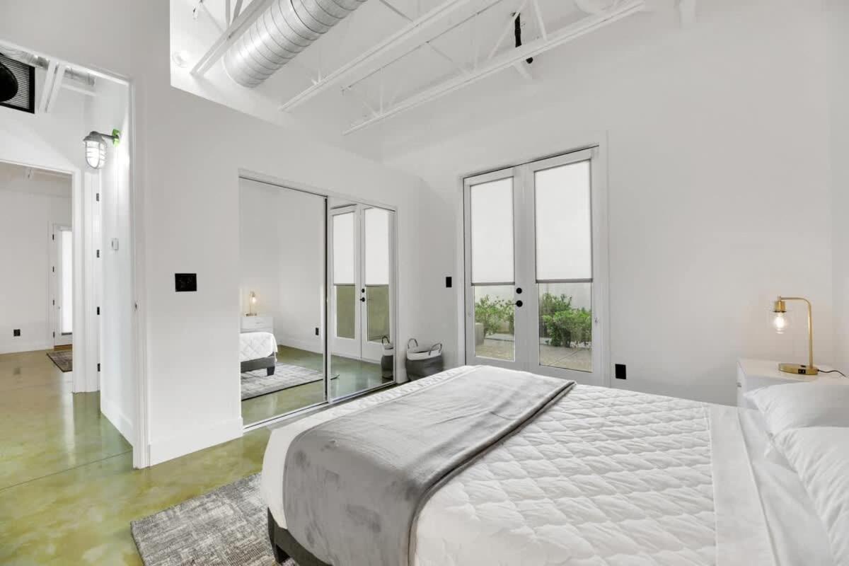 Ultra Luxe Loft 15min To Strip With Heated Pool