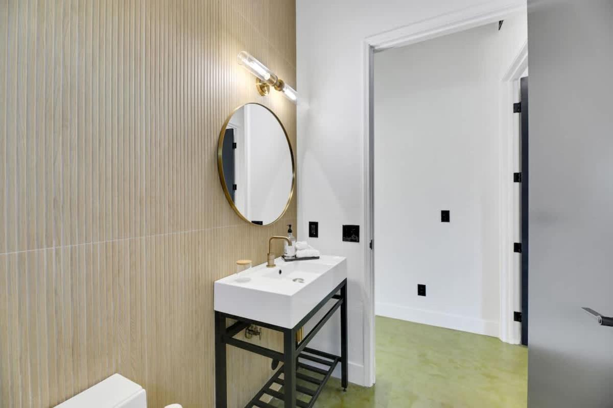 Ultra Luxe Loft 15min To Strip With Heated Pool Holiday home
