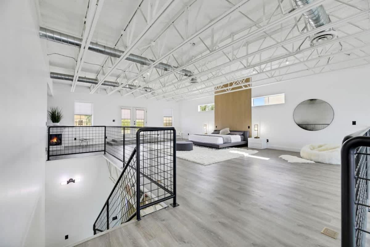 Holiday home Ultra Luxe Loft 15min To Strip With Heated Pool *