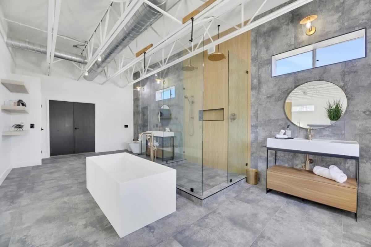 Ultra Luxe Loft 15min To Strip With Heated Pool Holiday home