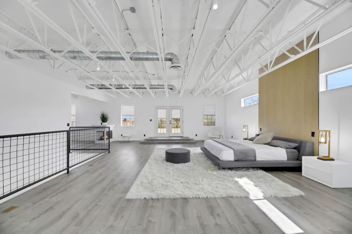 Ultra Luxe Loft 15min To Strip With Heated Pool Holiday home *