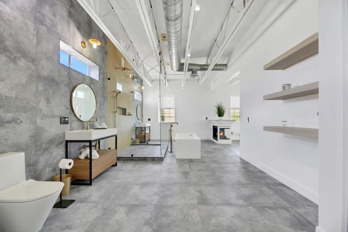 Ultra Luxe Loft 15min To Strip With Heated Pool Holiday home