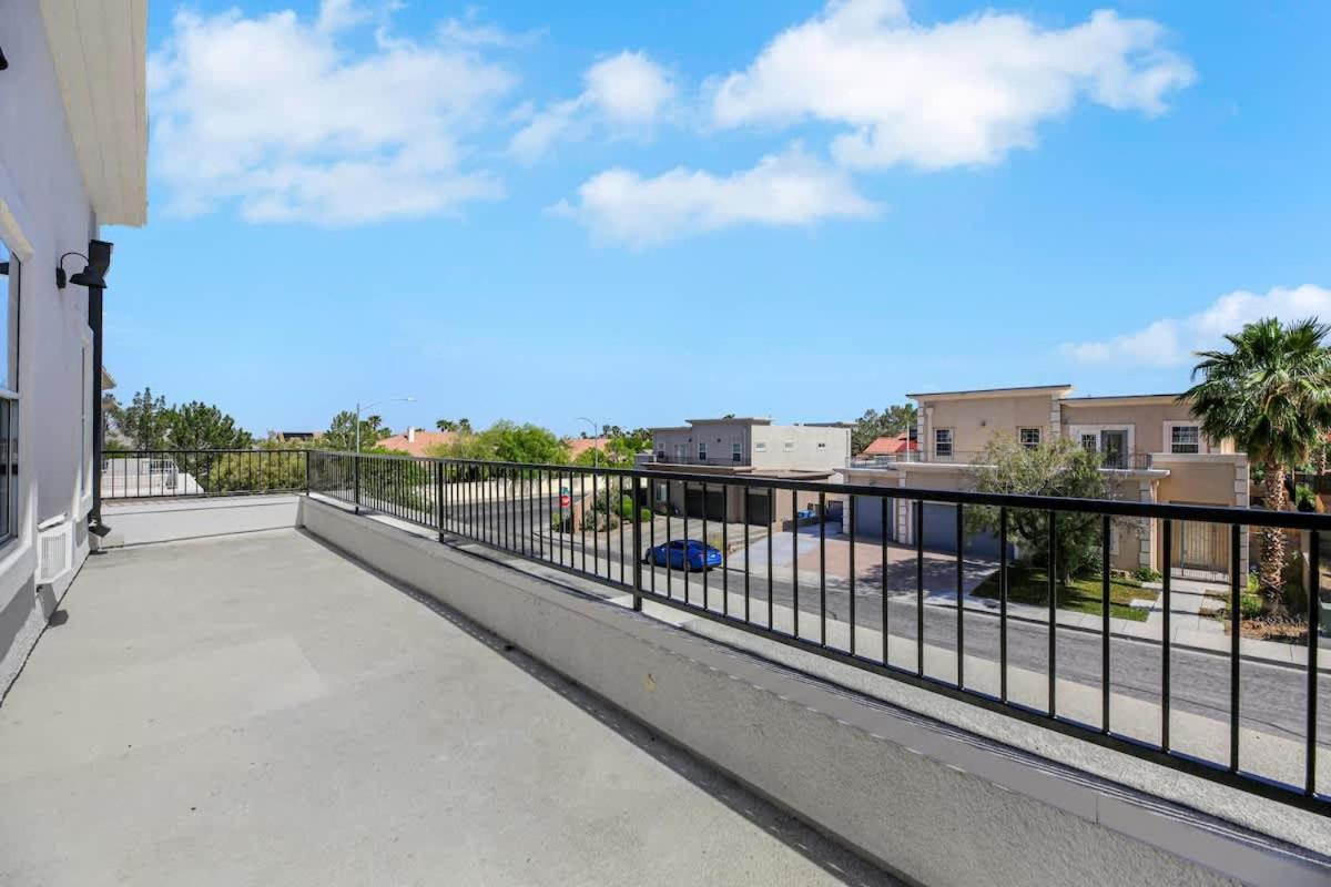 Holiday home Ultra Luxe Loft 15min To Strip With Heated Pool