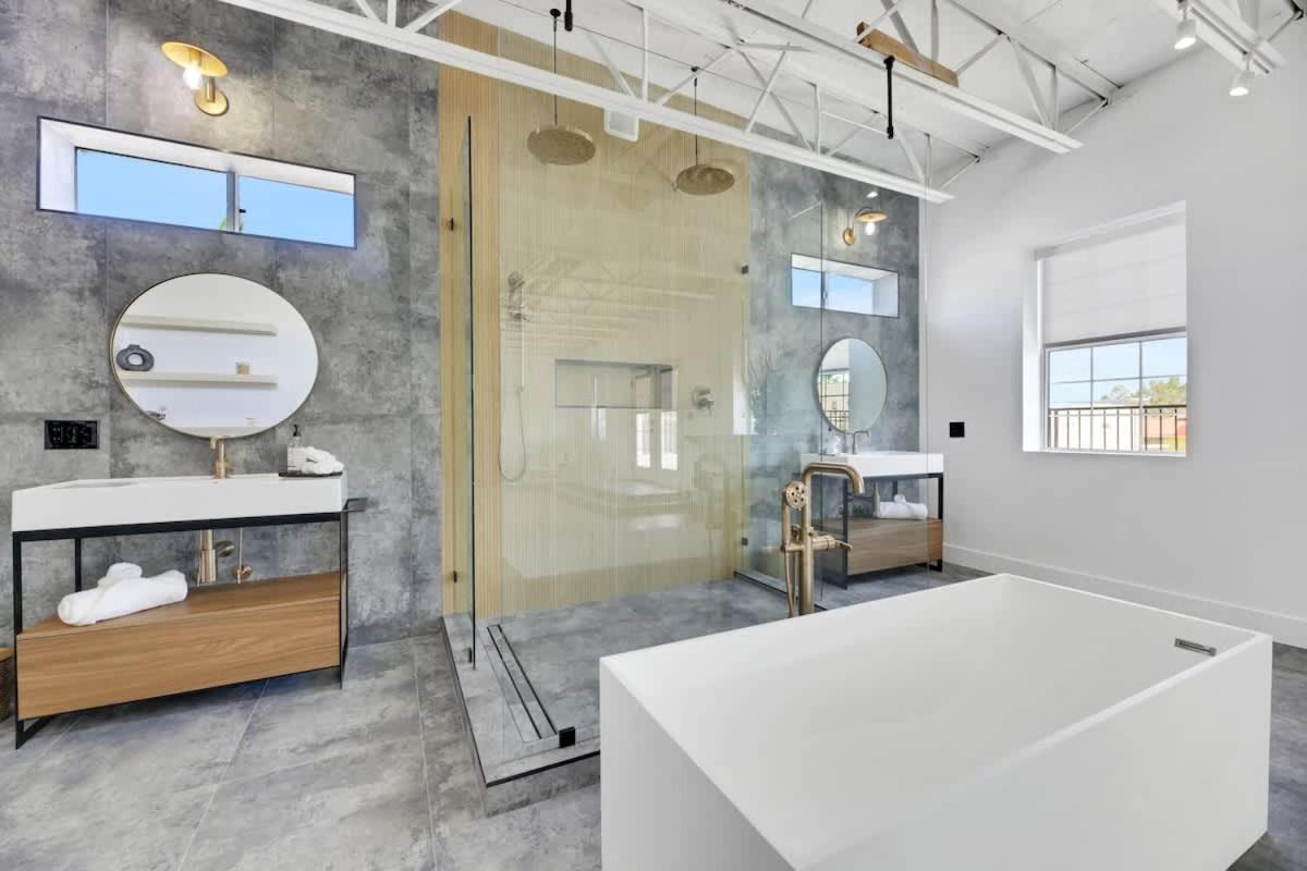 Ultra Luxe Loft 15min To Strip With Heated Pool