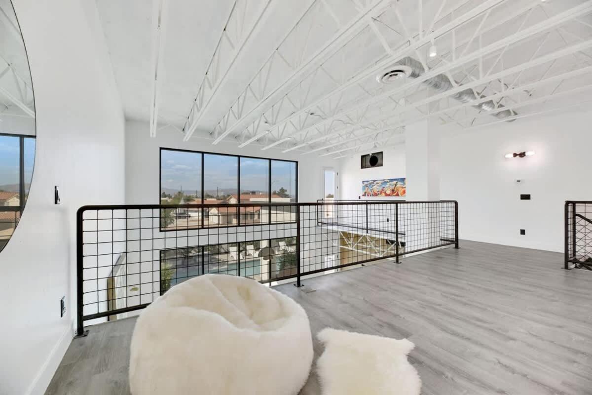 Holiday home Ultra Luxe Loft 15min To Strip With Heated Pool
