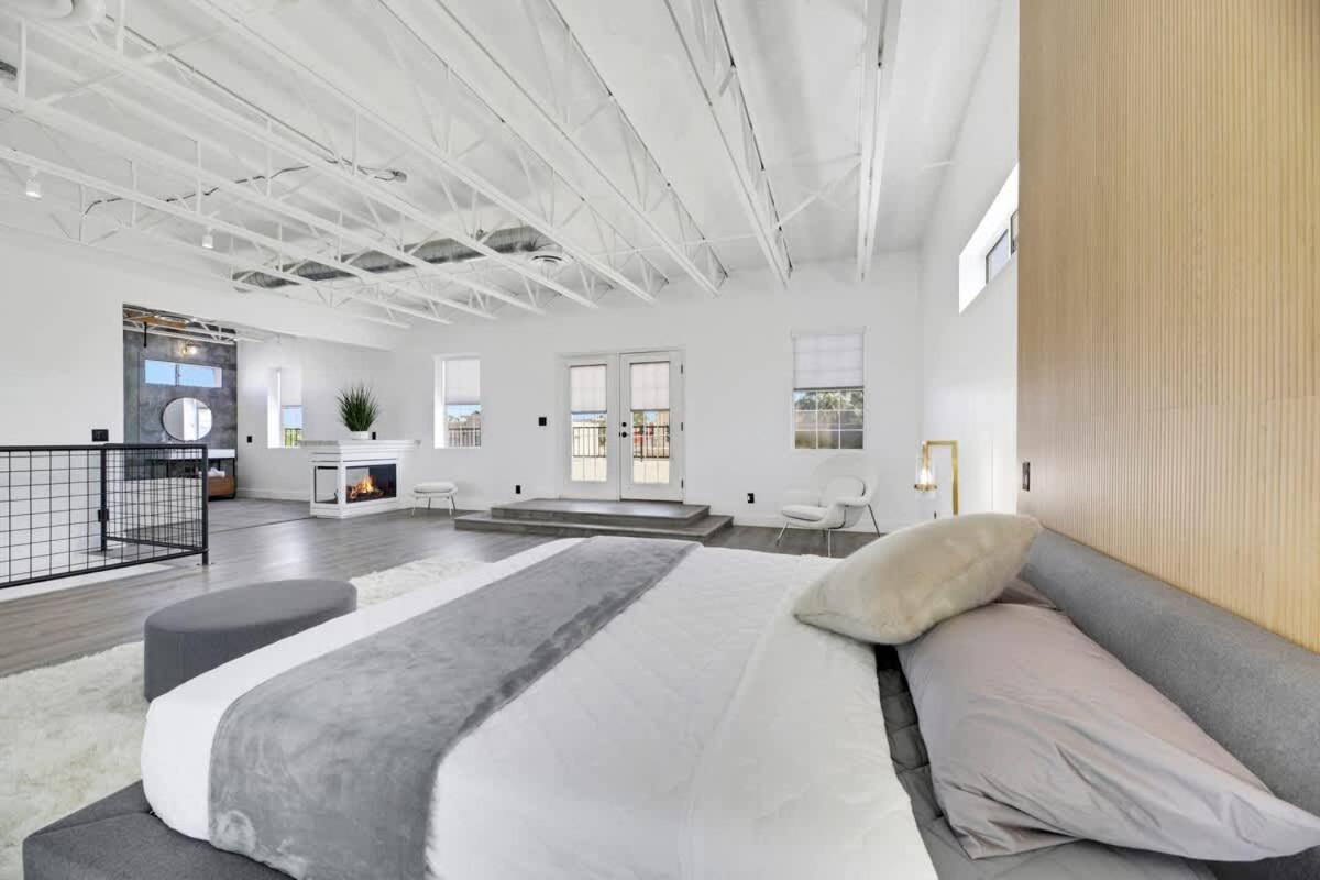 Ultra Luxe Loft 15min To Strip With Heated Pool Holiday home Las Vegas