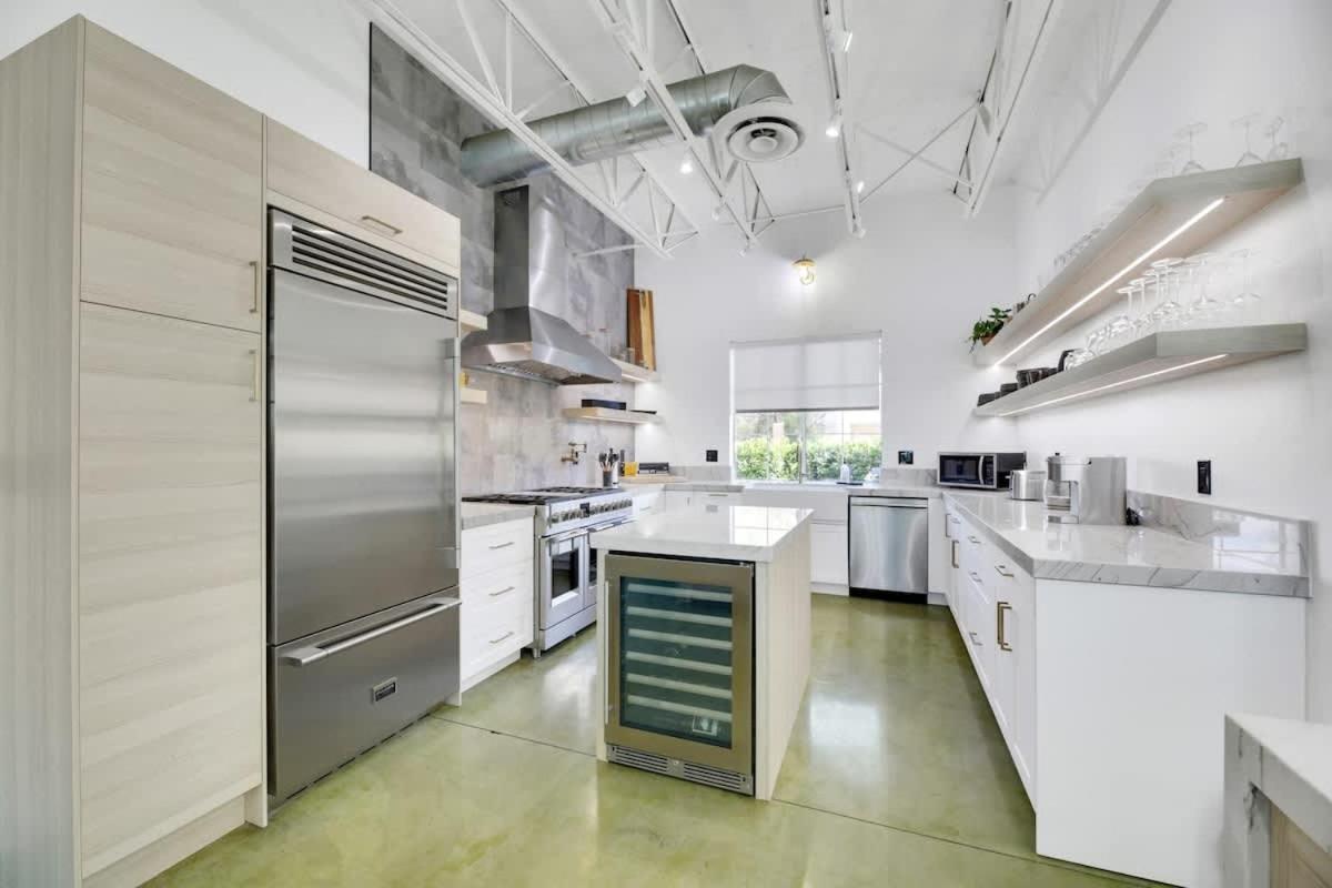Ultra Luxe Loft 15min To Strip With Heated Pool