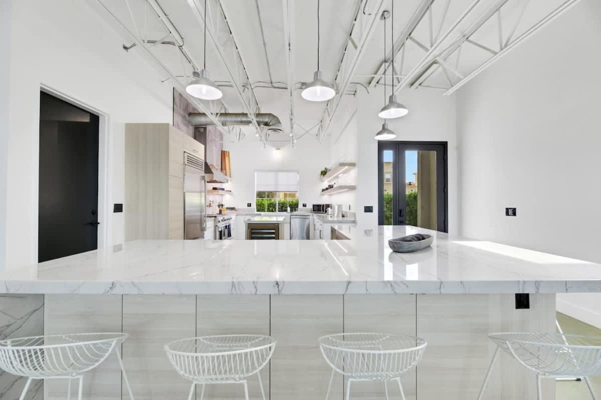Ultra Luxe Loft 15min To Strip With Heated Pool Holiday home