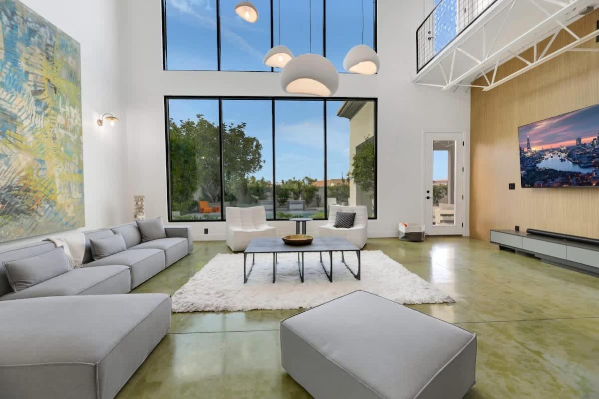 Holiday home Ultra Luxe Loft 15min To Strip With Heated Pool *