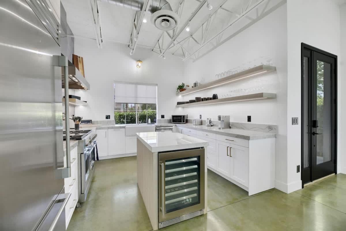 Ultra Luxe Loft 15min To Strip With Heated Pool