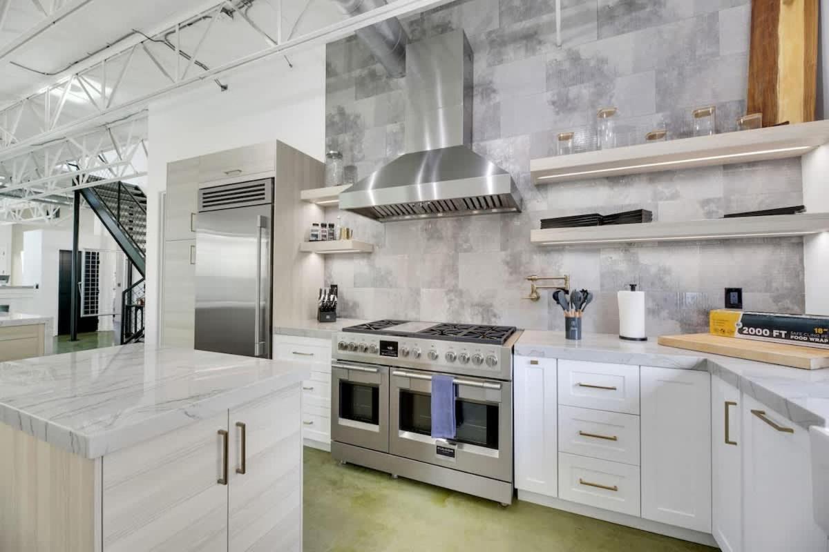 Ultra Luxe Loft 15min To Strip With Heated Pool Holiday home