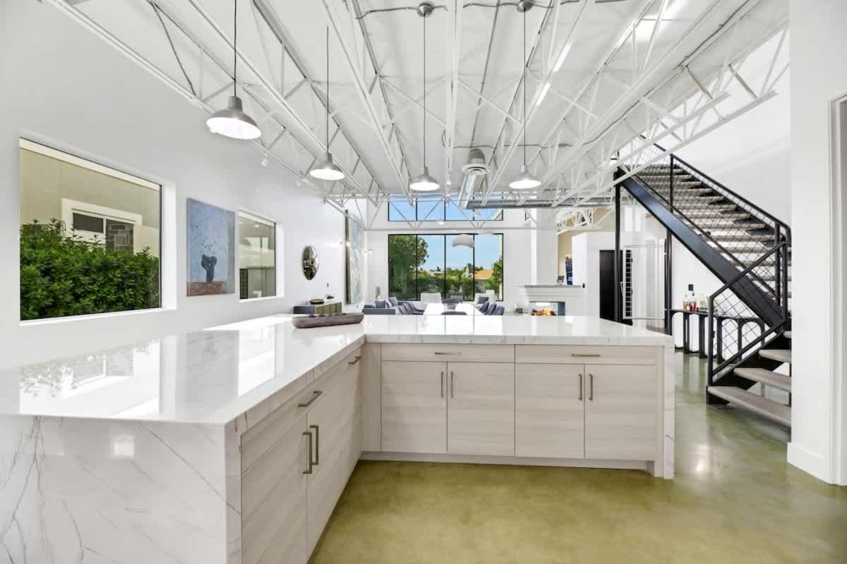 Holiday home Ultra Luxe Loft 15min To Strip With Heated Pool *