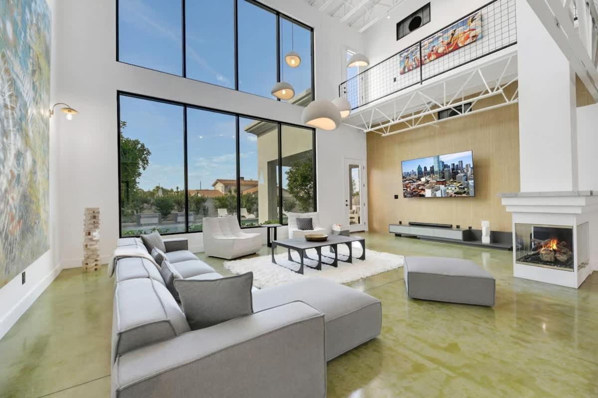 Ultra Luxe Loft 15min To Strip With Heated Pool