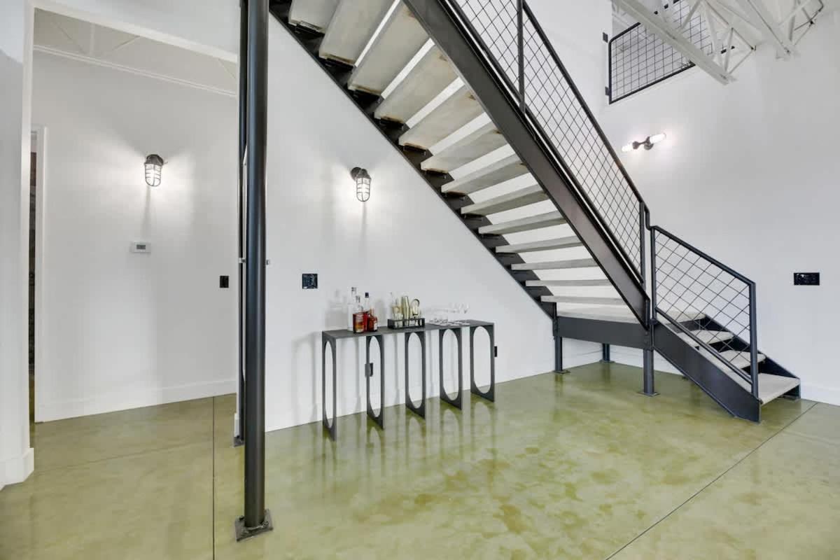 Ultra Luxe Loft 15min To Strip With Heated Pool Holiday home