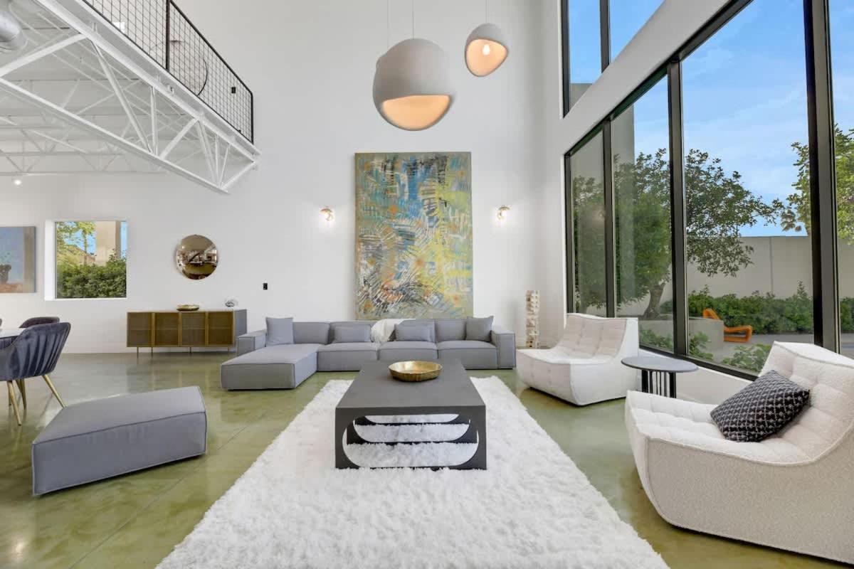 Ultra Luxe Loft 15min To Strip With Heated Pool