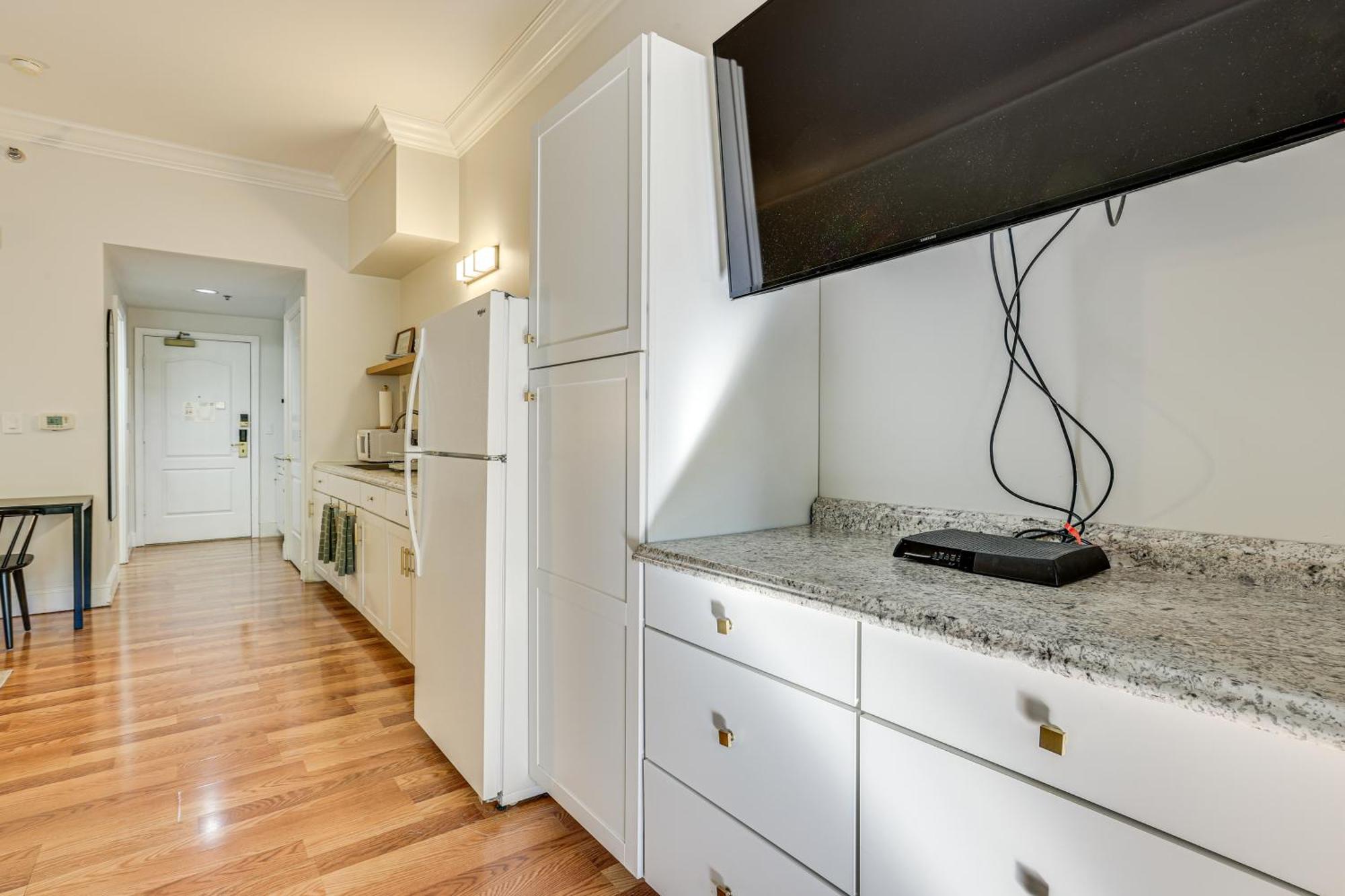 Charming Retreat On Vegas With Pool Access! Apartment Las Vegas