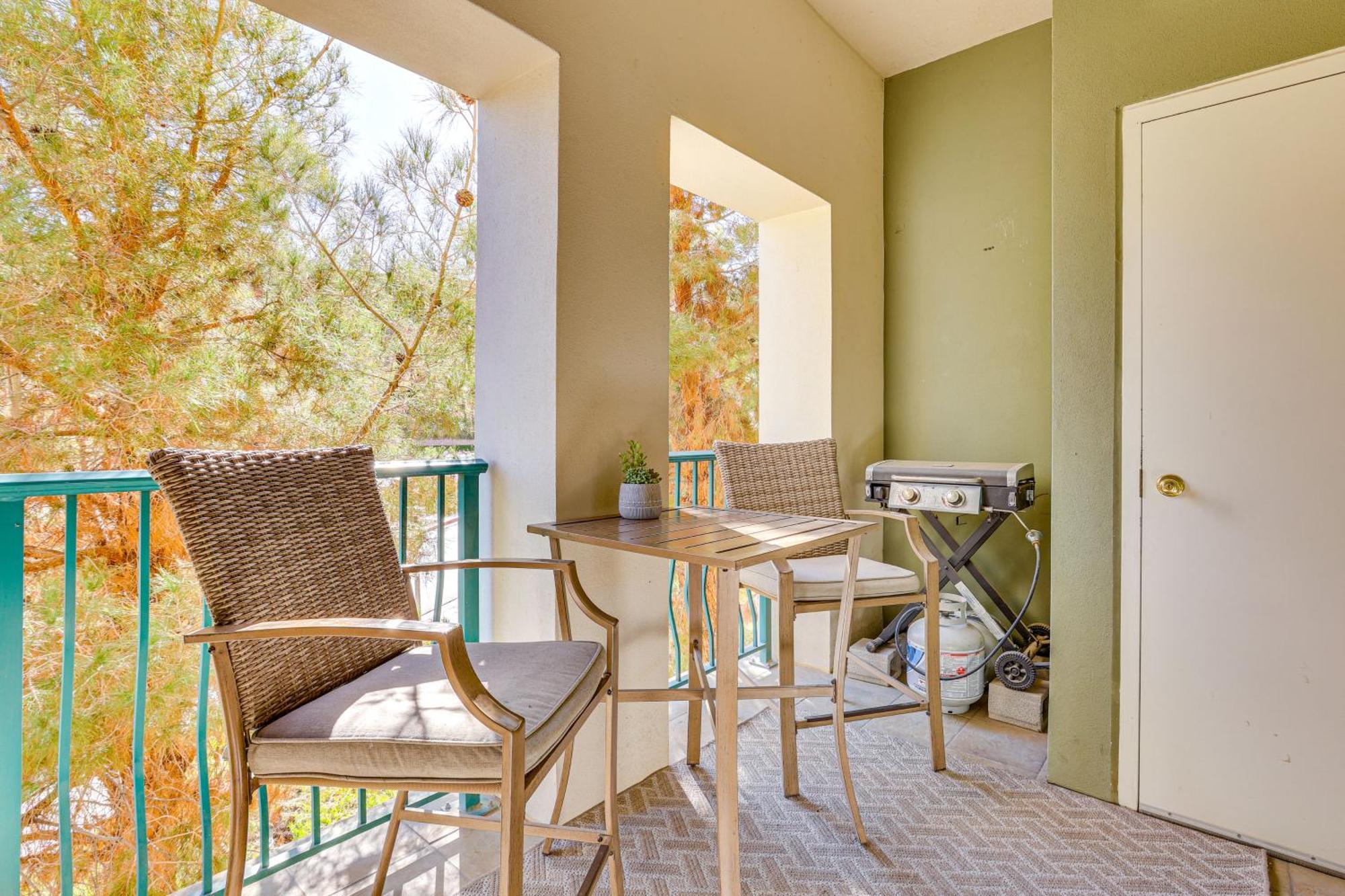 Charming Retreat On Vegas With Pool Access! * Las Vegas